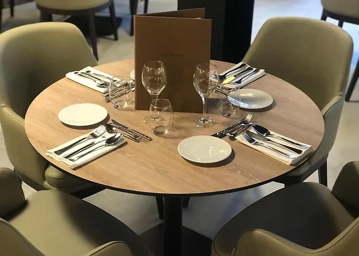 Delfín 4*