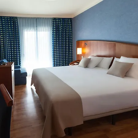 Delfín 4*