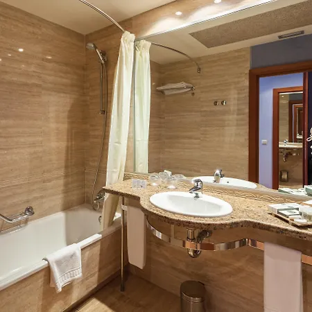 Delfín 4* Tossa de Mar