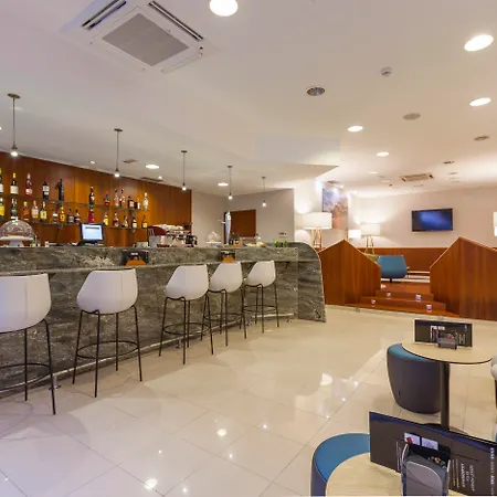 Delfín 4*