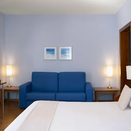 Delfín 4*