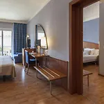 Delfin 4 Sup Szálloda 4*
